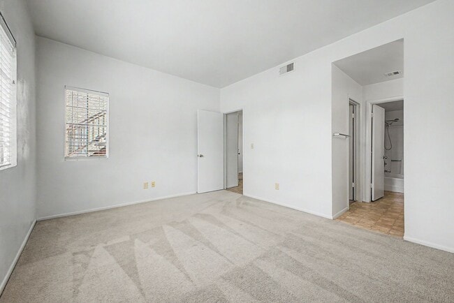 Building Photo - 930 N Mesa Dr