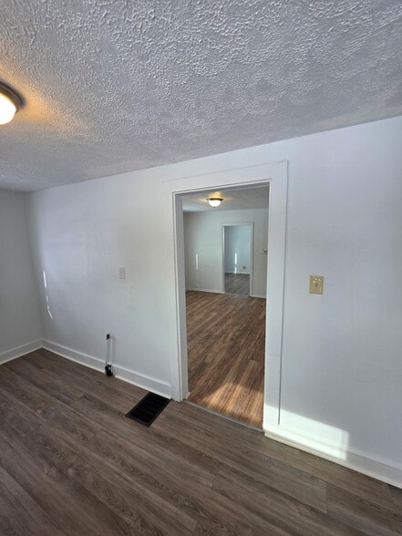 Building Photo - 825 Garfield Ave