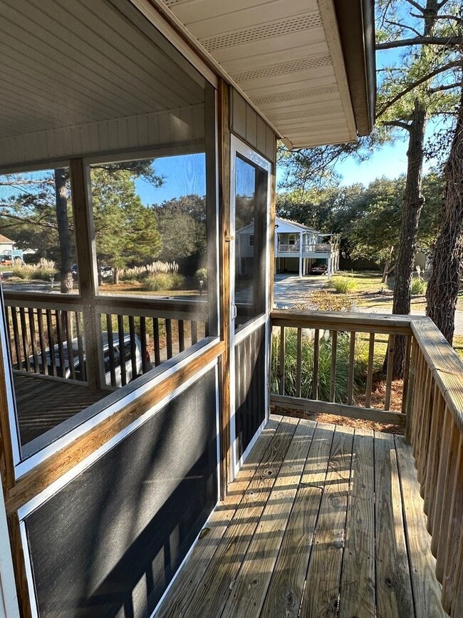 Building Photo - Centrally located home at Milepost 6