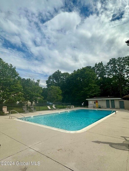 Building Photo - 9 Donna Lynn Dr