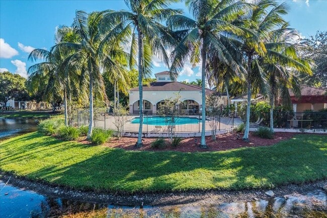 Building Photo - 2516 Centergate Dr