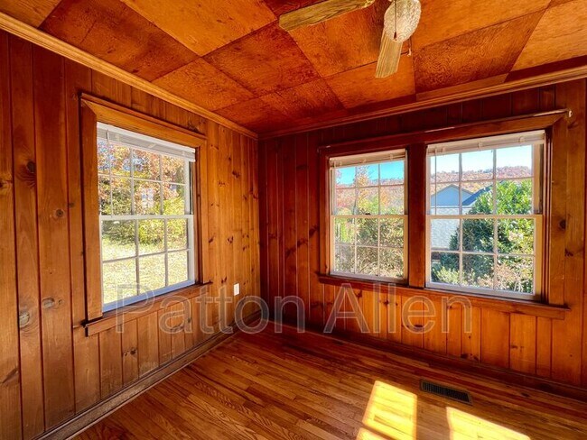 Building Photo - 15 Allen Ave