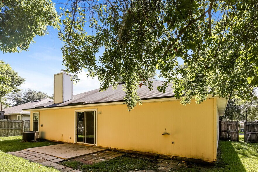 Building Photo - 14036 Crestwick Dr W