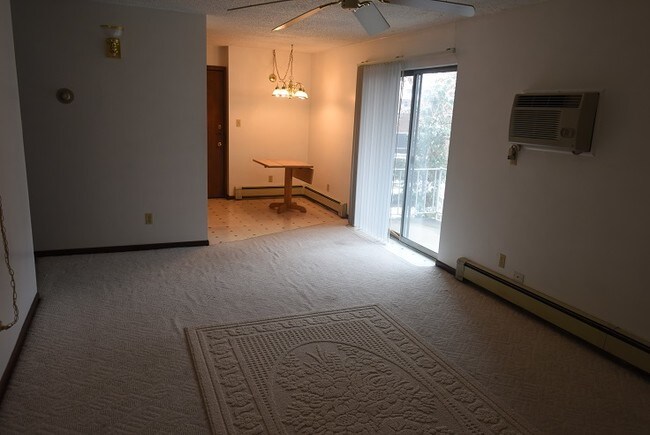 Building Photo - 107 W Lawrence Ave