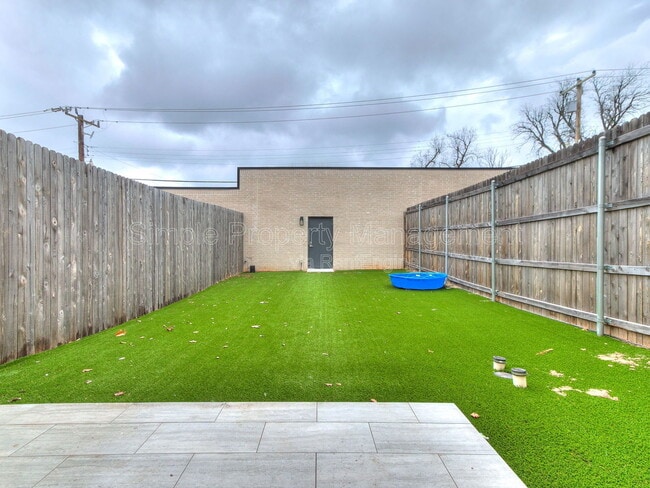 Building Photo - 821 NW 8th St