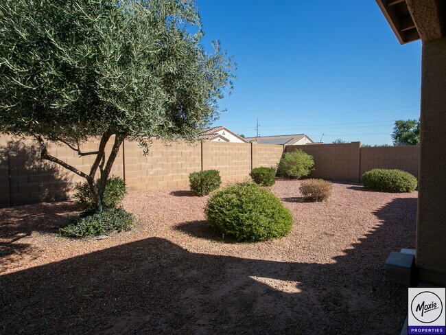 Building Photo - 25550 W Beth Dr