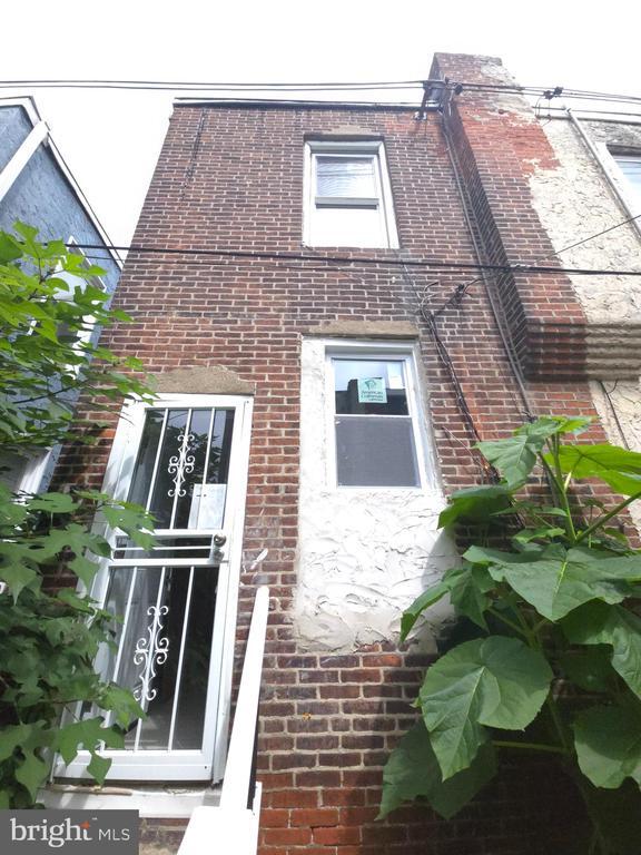 Building Photo - 54 Farson St