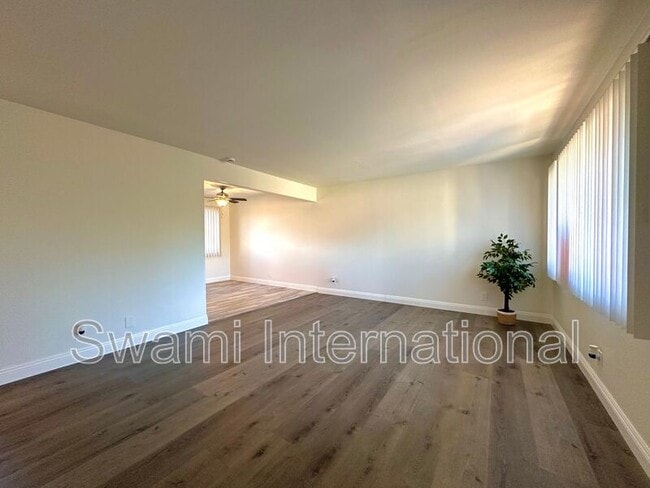 Building Photo - 25532 1/4 Oak St.