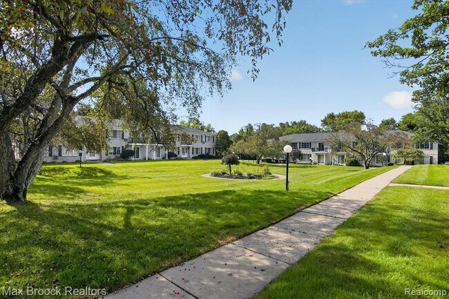 Building Photo - 100 W Hickory Grove Rd