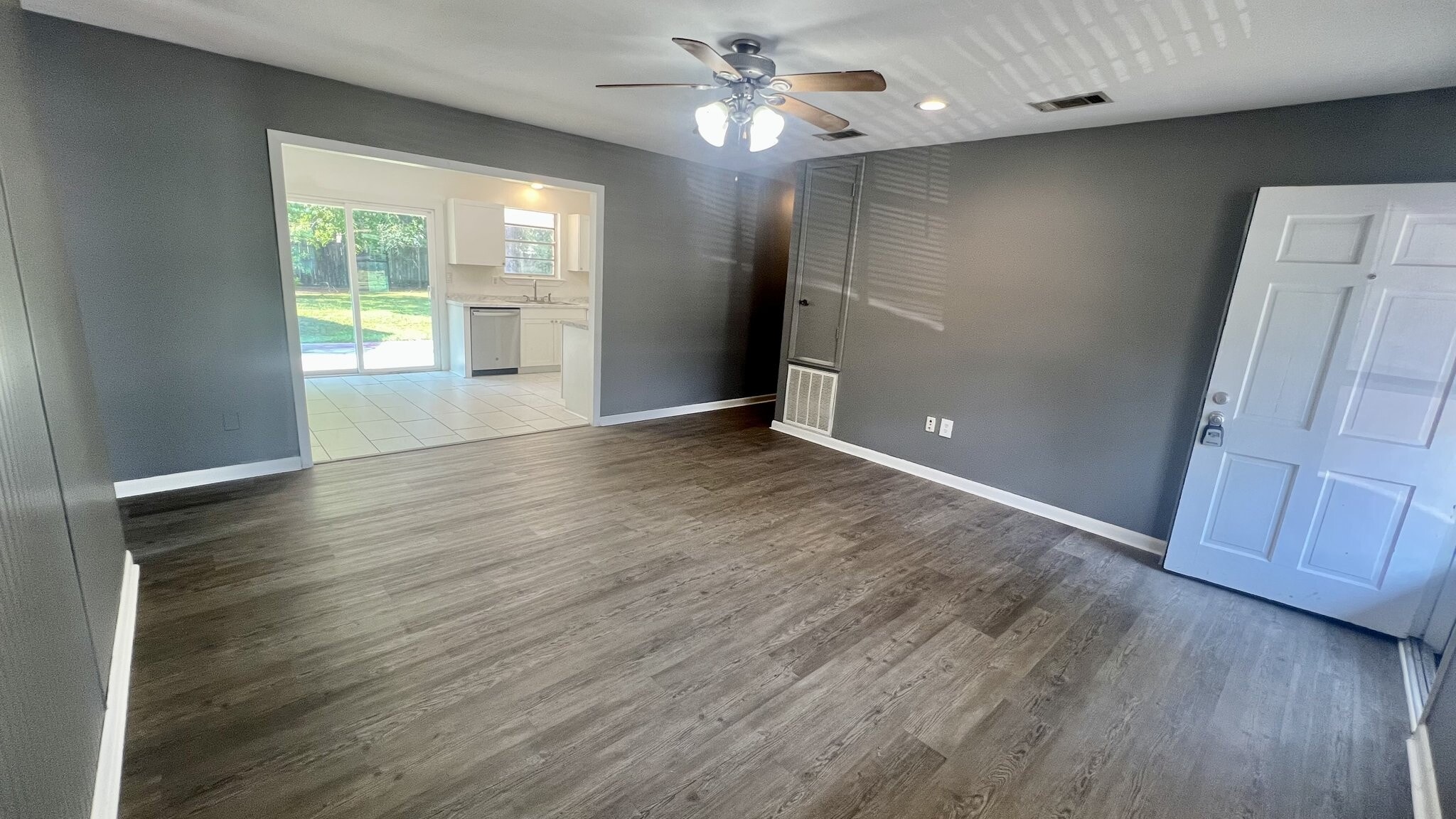 Building Photo - 281 Cardinal Dr