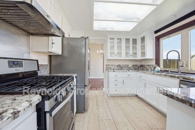 Building Photo - 9462 Pipilo St