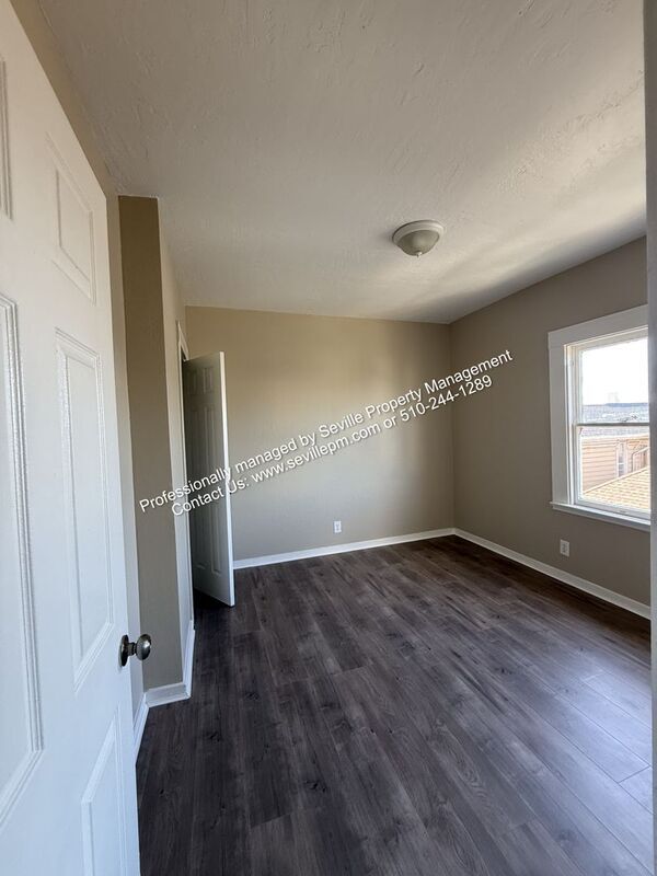 Building Photo - 963 18th St