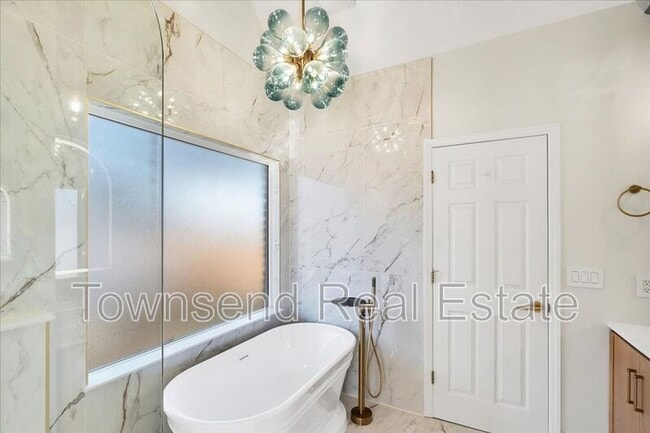 Building Photo - 695 Cedar Point