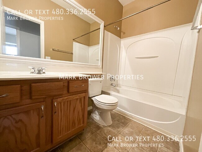 Building Photo - 4450 E Oxford Ln