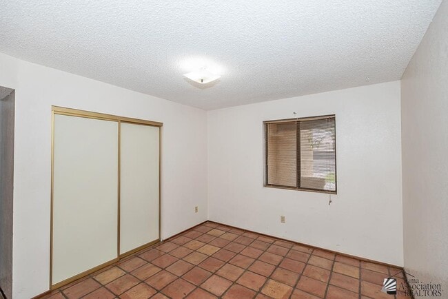 Building Photo - 770 W 37th St