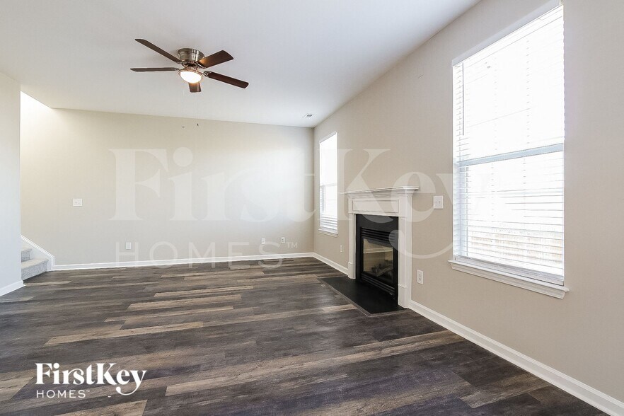Building Photo - 1400 Chimney Ridge Dr