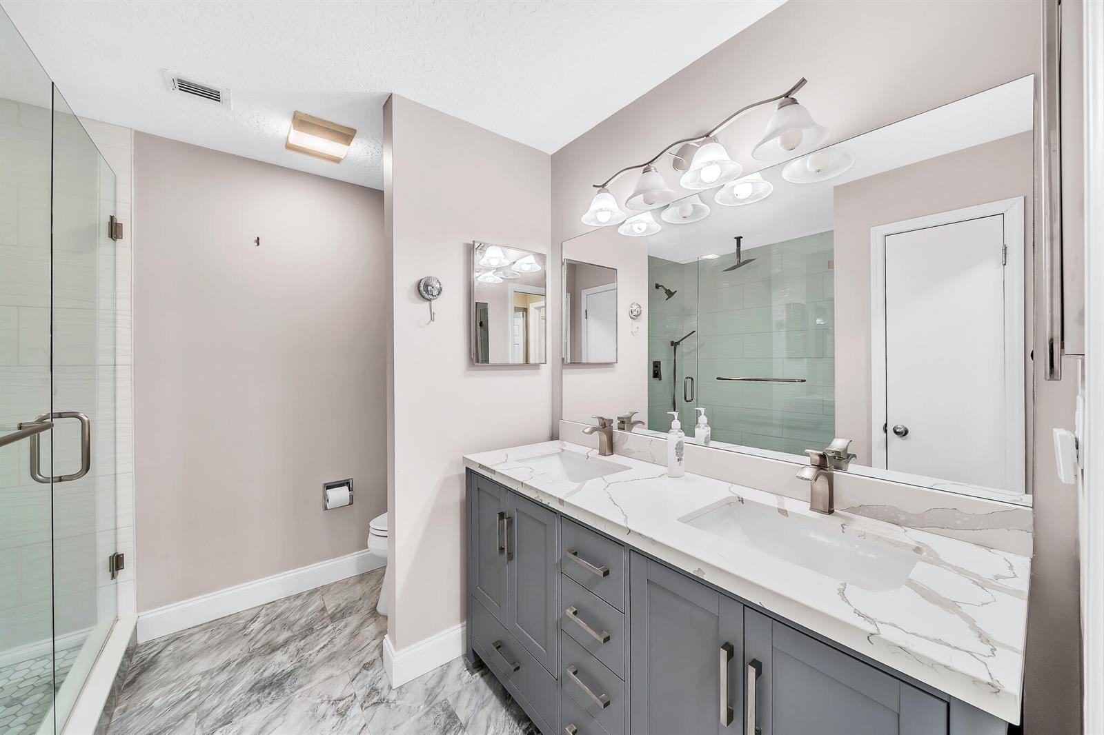 Building Photo - 827 Oak Harbour Dr