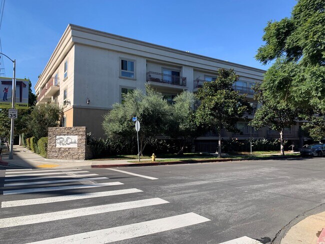 Building Photo - 141 S Clark Dr