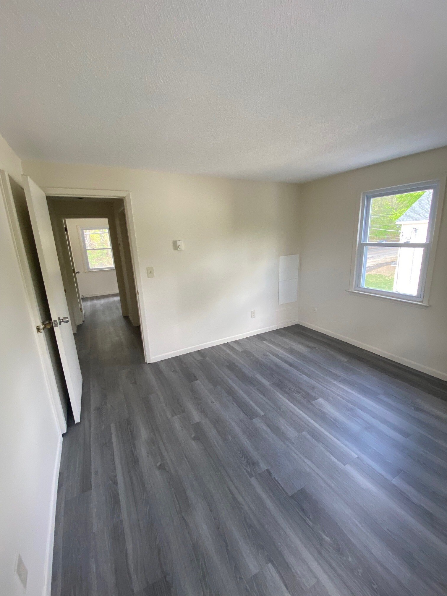 Building Photo - 851 Mammoth Rd
