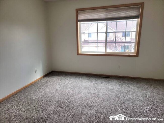 Building Photo - Available now! A gorgeous 2 bedroom, 1 1/2 bath end unit townhome in Farmington!