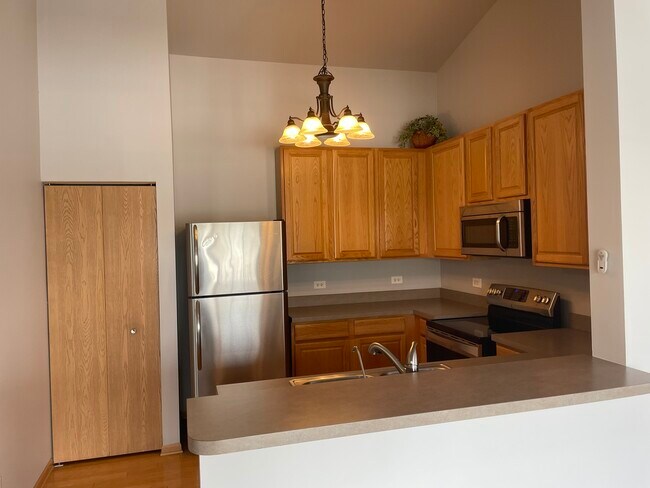 Building Photo - 1723 Silverstone Dr