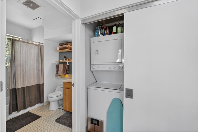 Building Photo - Modern 2BR Condo with Parking Included in Columbia Heights. Walkable Location!