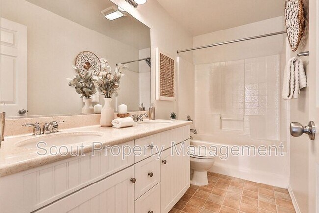 Building Photo - 28814 S Lake Dr