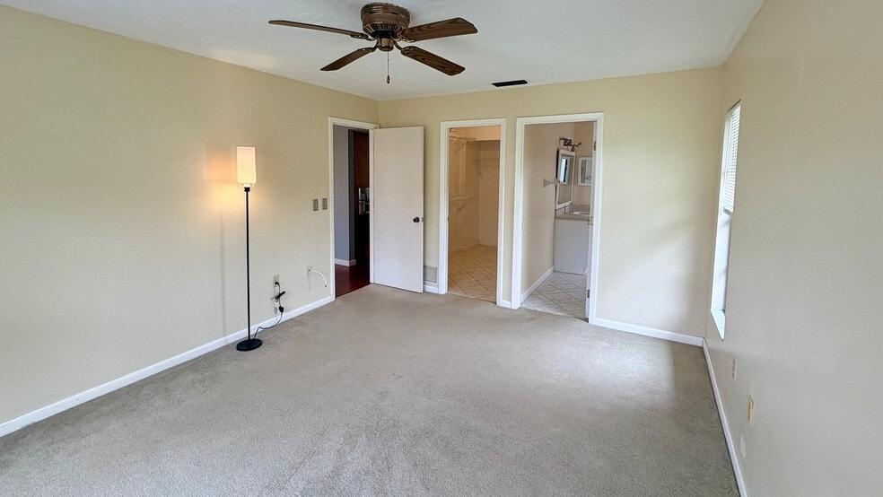 Building Photo - 5001 Vivienda Way