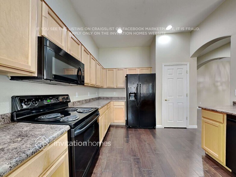 Building Photo - 7209 W Paradise Ln