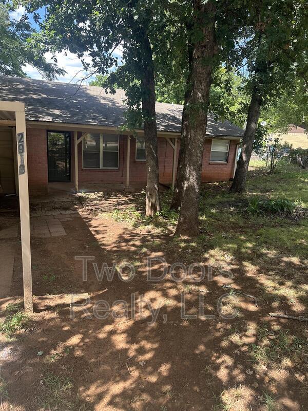 Primary Photo - 2913 Gwendolyn Ln