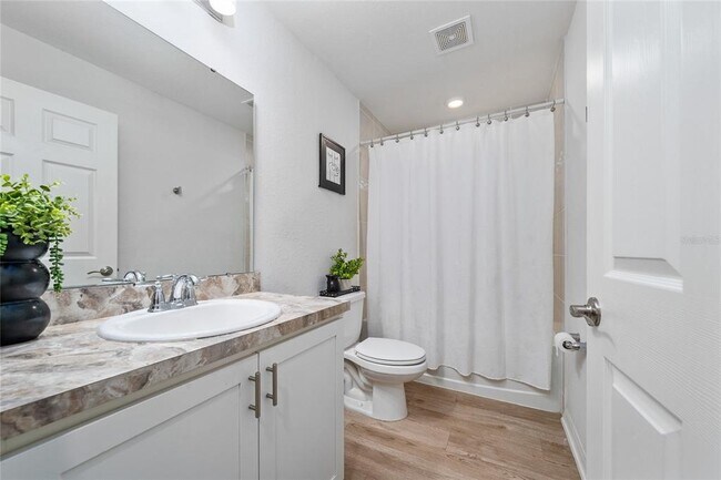 Building Photo - 355 Lily Ln