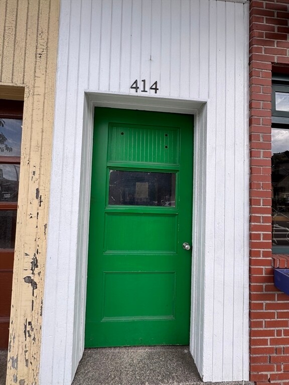 Primary Photo - 414 Centre St