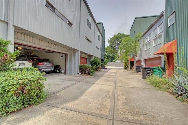 Building Photo - 918 Ruthven Street, Houston, TX 77019 - 2 ...