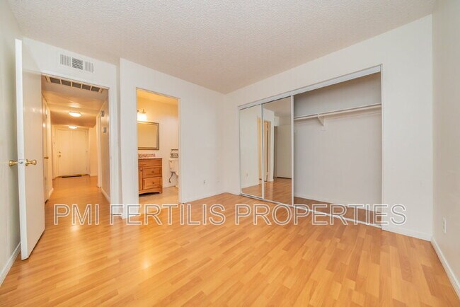 Building Photo - 8331 Vineyard Ave
