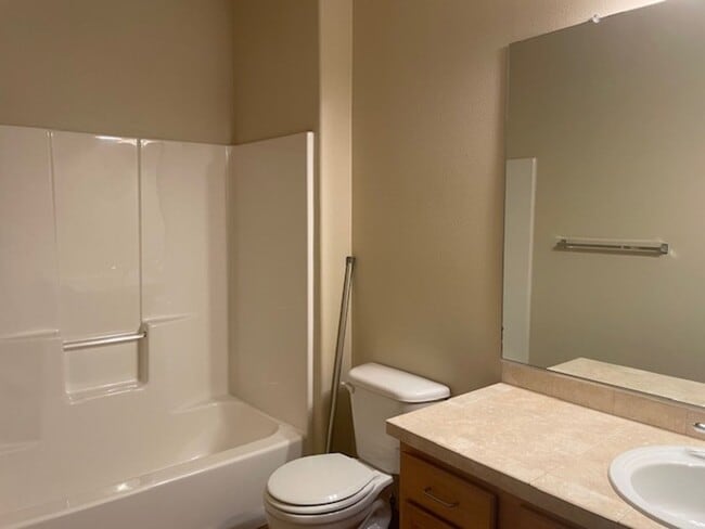 Building Photo - Lovely Corner Lot with Open Floor Plan, High Ceilings, Gourmet Kitchen.