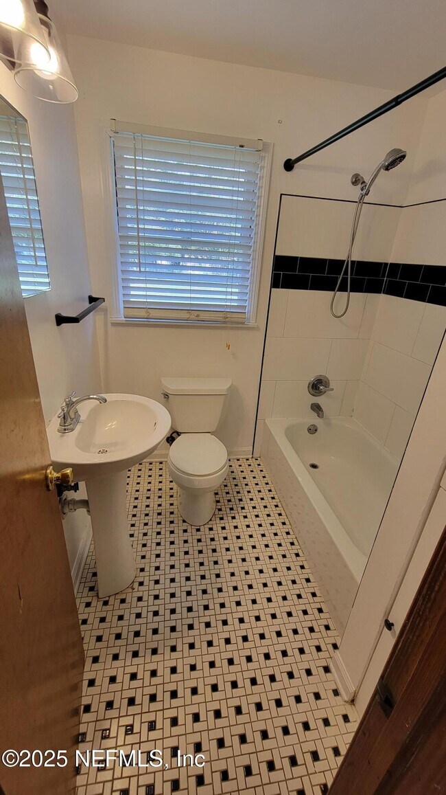 Building Photo - 4505 Clinton Ave