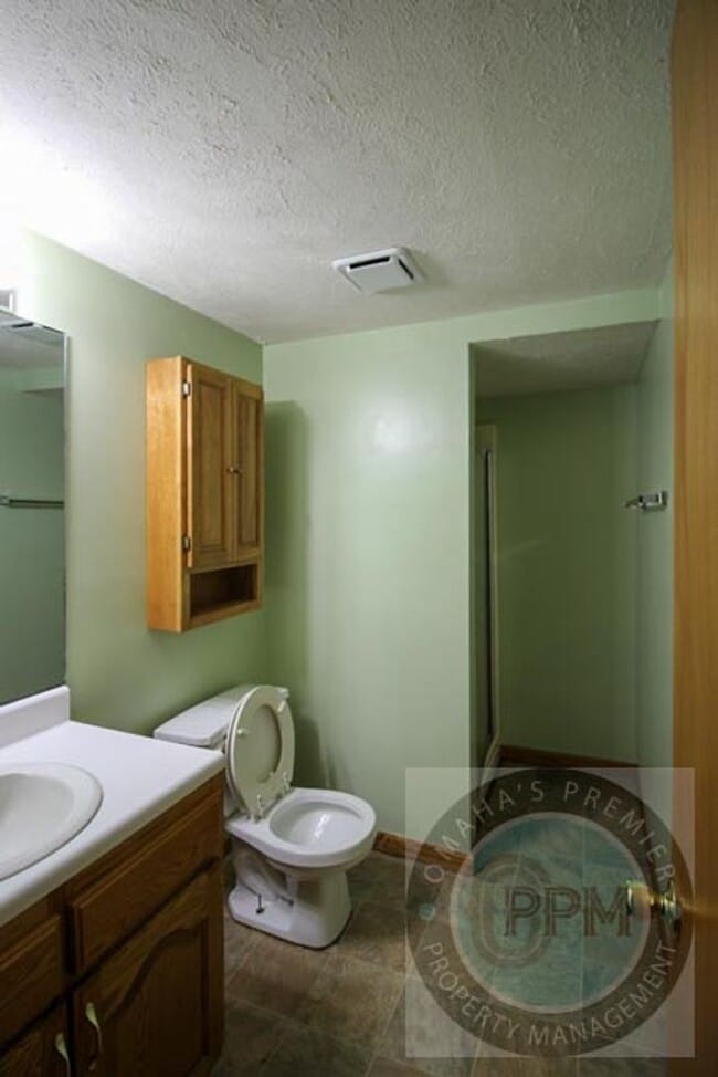 Building Photo - Comfortable 2 Bedroom/ 2 Bathroom/ 2 Car D...