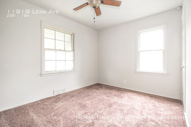 Building Photo - 11919 Lena Ave