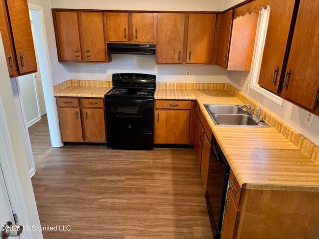 Building Photo - 900 Clarington Dr