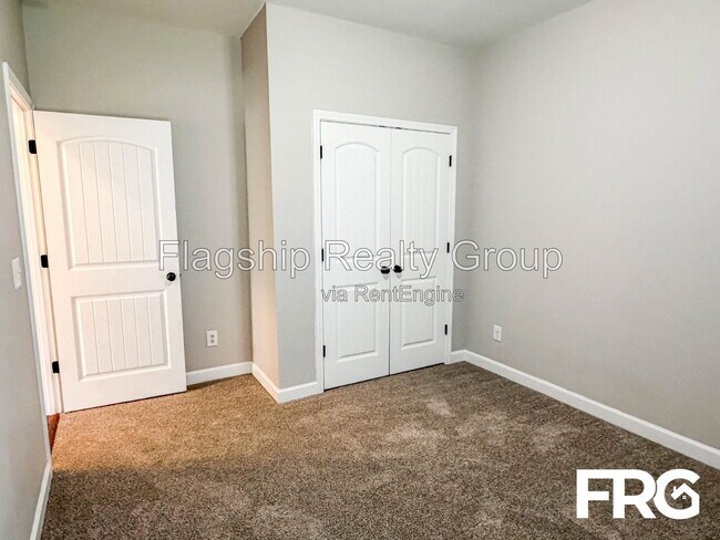 Building Photo - 103 Rolling Knoll Ct