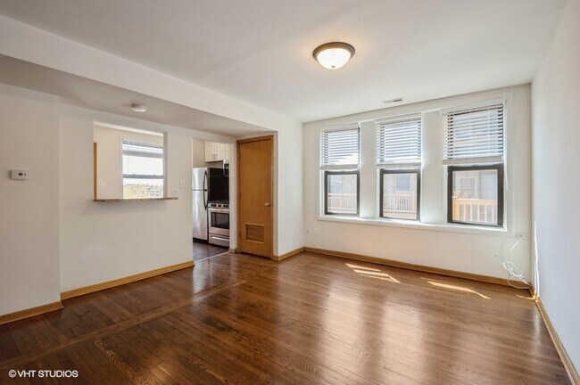 Building Photo - 1367 W Sunnyside Ave