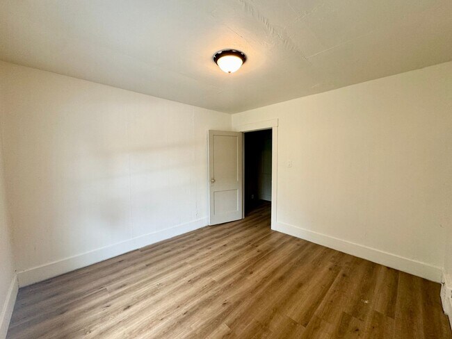 Building Photo - 1/2 off 1st Month's rent!  Newly Updated 2 Bedroom Apartment in Country Setting!