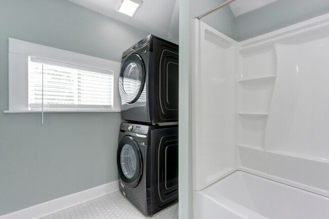 Building Photo - 2109 E 36th St