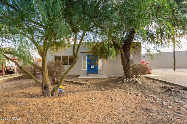 Primary Photo - 407 E Eason Ave