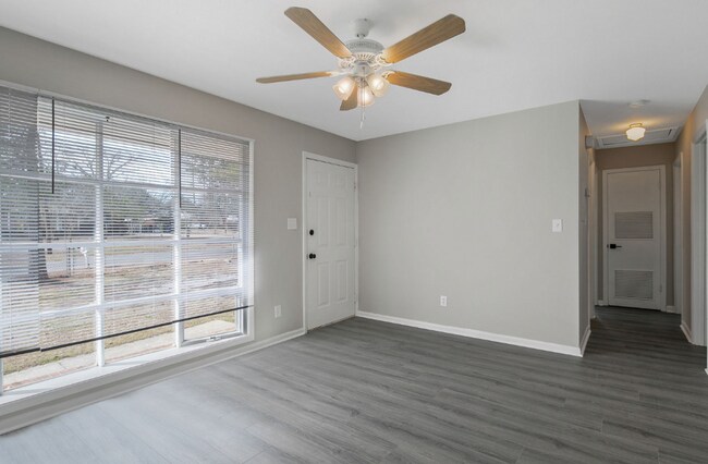 Building Photo - 7252 Ainsley St