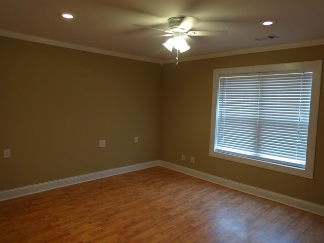 Building Photo - 243 Royal Cres Terrace