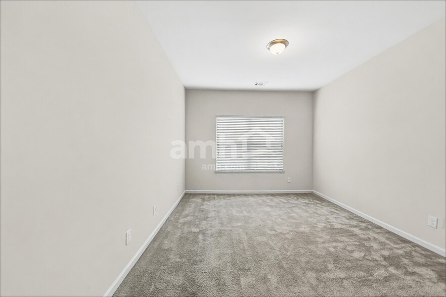 Building Photo - 307 Victoria Heights Dr