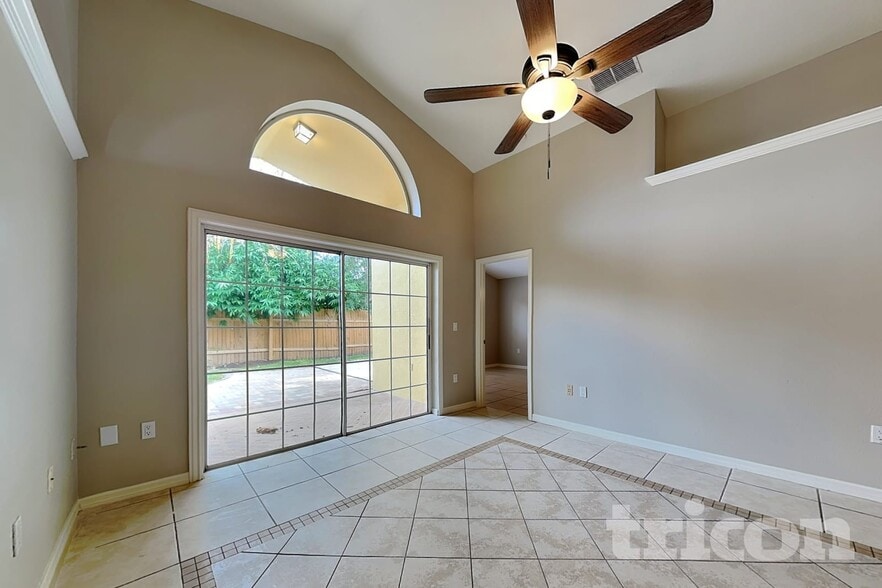 Building Photo - 2517 Clareside Dr