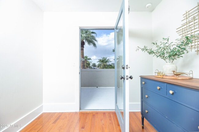 Building Photo - 69 W Lynwood St