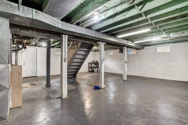 Building Photo - 7716 Lovella Ave